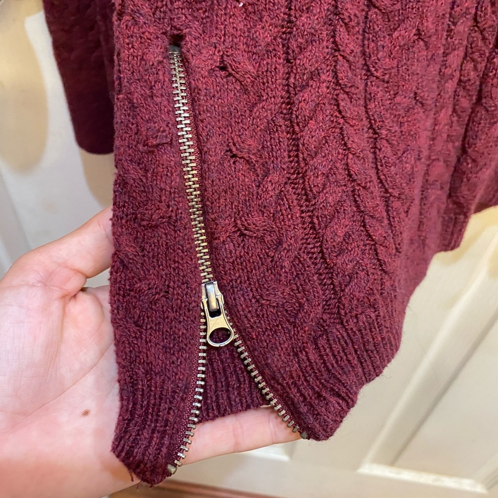 Burgundy AMERICAN EAGLE sweatshirt